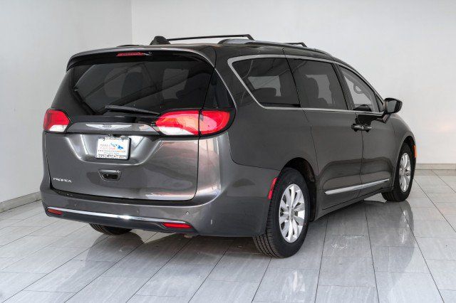 Used 2019 Chrysler Pacifica Touring-L FWD image 6