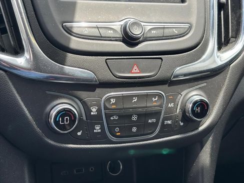 Used 2020 Chevrolet Equinox LT AWD/4WD image 19