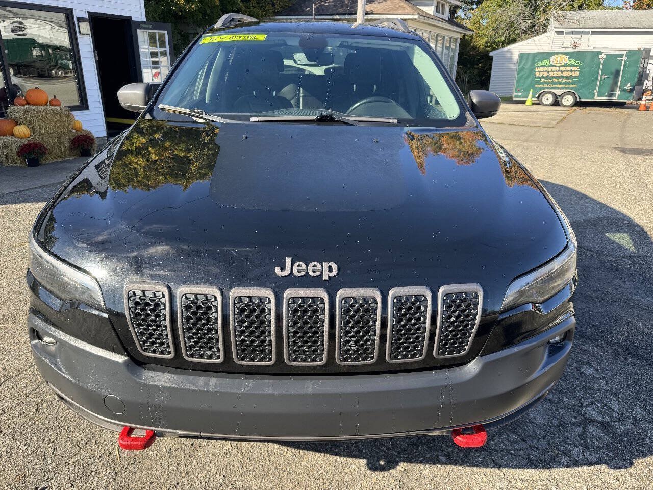 Used 2019 Jeep Cherokee Trailhawk w/ Comfort/Convenience Group AWD/4WD image 2