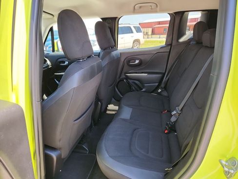 Certified 2017 Jeep Renegade Altitude FWD image 17