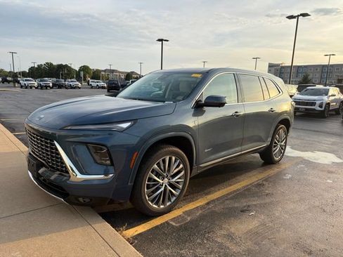 Used 2025 Buick Enclave Avenir w/ Trailering Package, 5000 lbs. AWD/4WD image 8