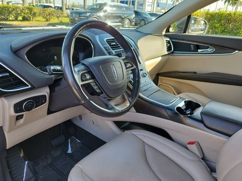 Used 2019 Lincoln Nautilus Select image 22