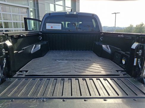 Certified 2021 Toyota Tacoma TRD Off-Road image 29