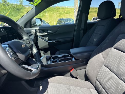 Used 2026 Chevrolet Equinox LT AWD/4WD image 12