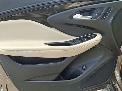 Used 2019 Buick Envision Essence FWD image 12