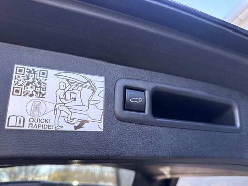 Used 2023 Toyota Highlander Bronze Edition image 12