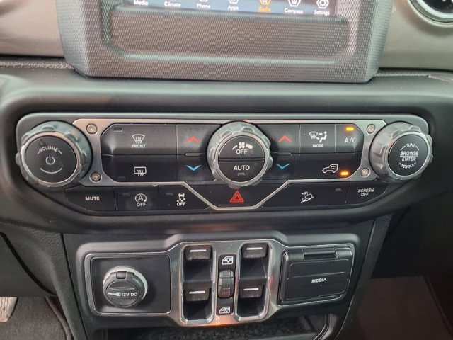 Used 2020 Jeep Wrangler Unlimited Sahara AWD/4WD image 25