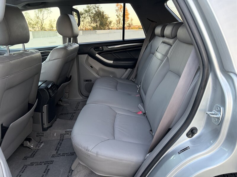 Used 2006 Toyota 4Runner Limited w/ Preferred Accessory Pkg RWD image 26