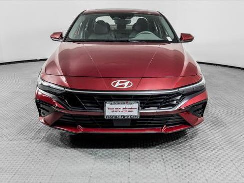 Used 2025 Hyundai Elantra SEL FWD image 12