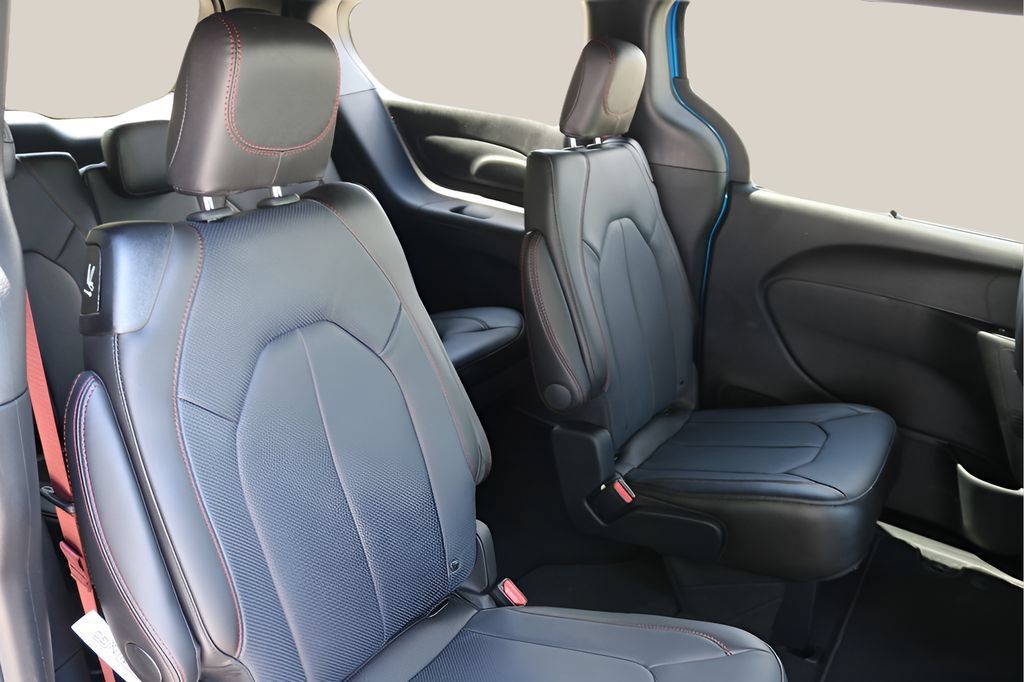 New 2027 Chrysler Pacifica Select FWD image 19