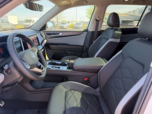 New 2026 Volkswagen Atlas Peak Edition image 14