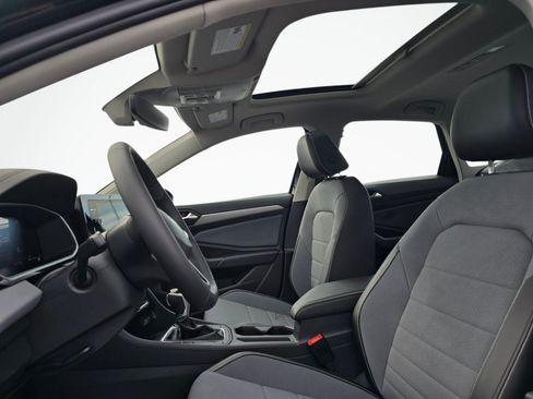 New 2026 Volkswagen Jetta SE FWD image 19
