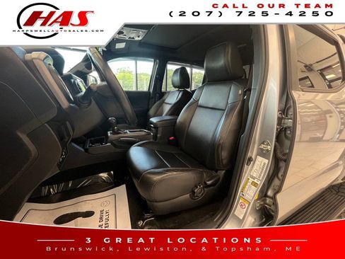 Used 2018 Toyota Tacoma TRD Off-Road AWD/4WD image 11