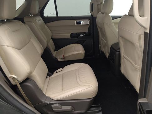 Used 2022 Ford Explorer Platinum w/ Equipment Group 601A AWD/4WD image 19