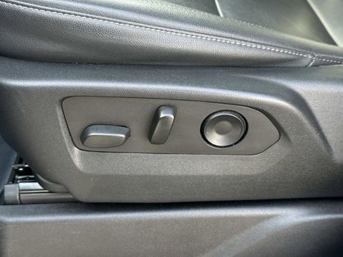 Used 2022 Chevrolet Suburban LT w/ LT Signature Plus Package image 21