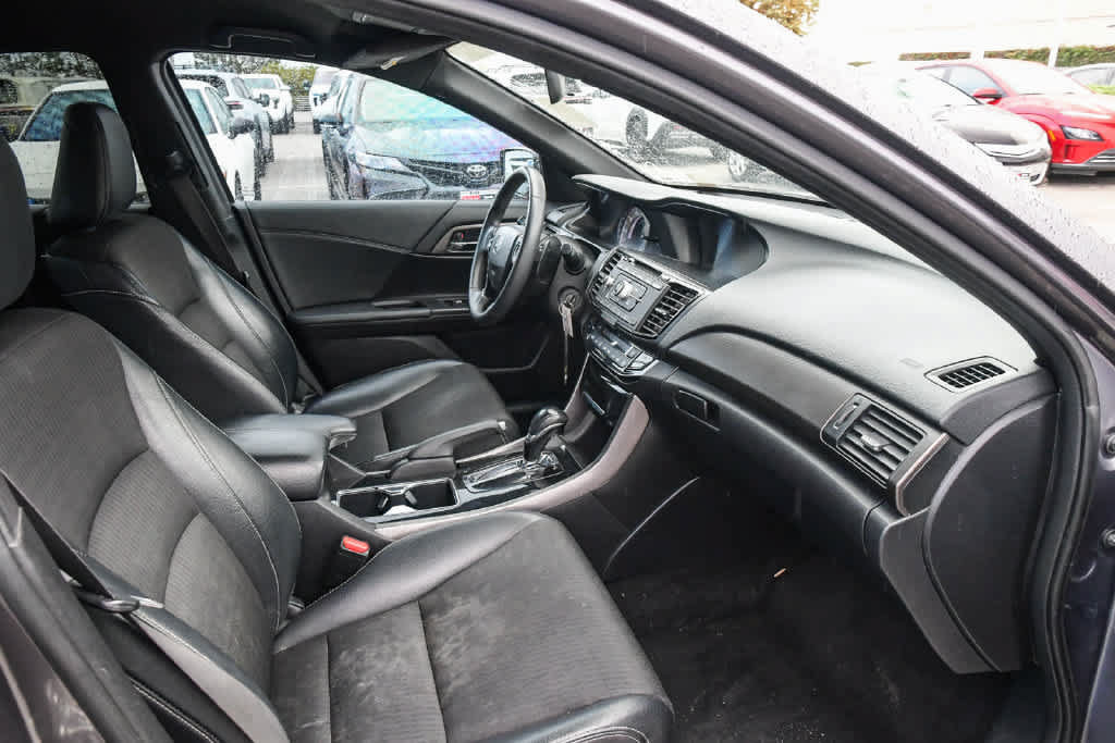 Used 2017 Honda Accord Sport image 15