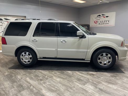 Used 2006 Lincoln Navigator Ultimate image 11