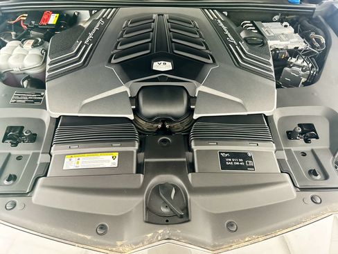 Used 2022 Lamborghini Urus AWD/4WD image 28