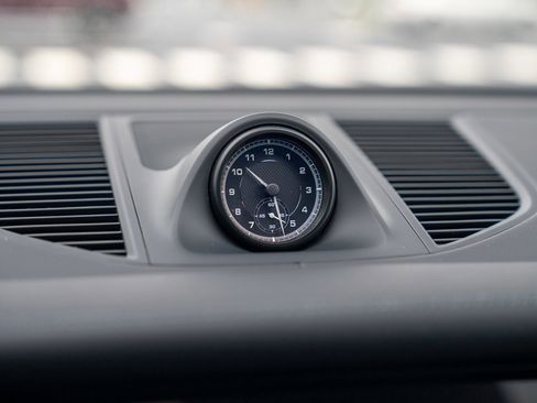 Used 2025 Porsche Macan image 17