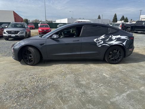 Used 2023 Tesla Model 3 Standard Range image 8