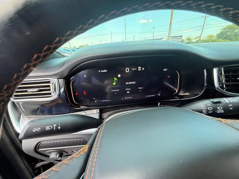 Used 2023 Jeep Grand Wagoneer Series III w/ Rear Seat Video Group 1 AWD/4WD image 17