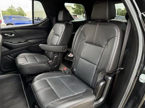 Used 2023 Chevrolet Traverse RS w/ LPO, Floor Liner Package FWD image 32
