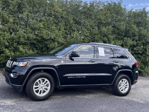 Used 2020 Jeep Grand Cherokee Laredo AWD/4WD image 3