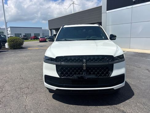New 2026 Lincoln Navigator L Reserve w/ Jet Appearance Package AWD/4WD image 2