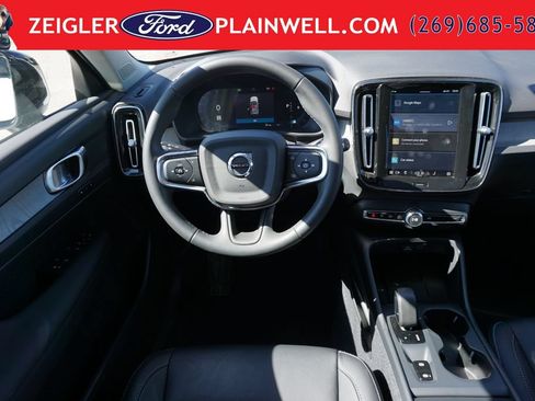 Used 2024 Volvo XC40 B5 Core AWD/4WD image 15