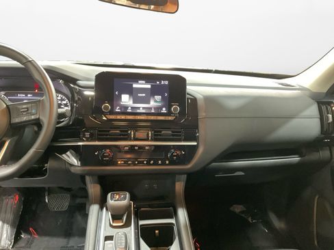 Used 2025 Nissan Pathfinder SV AWD/4WD image 12