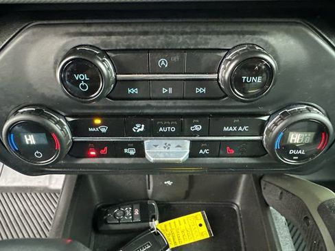 Used 2023 Ford Bronco Everglades image 32