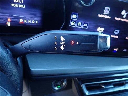 Used 2025 Chevrolet Traverse LT image 17