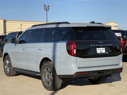 New 2025 Ford Expedition Active image 28