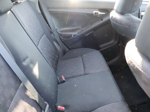 Used 2010 Pontiac Vibe w/ Preferred Package image 11