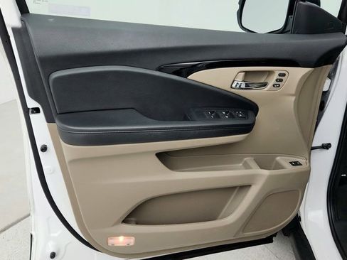 Used 2022 Honda Pilot Touring image 11