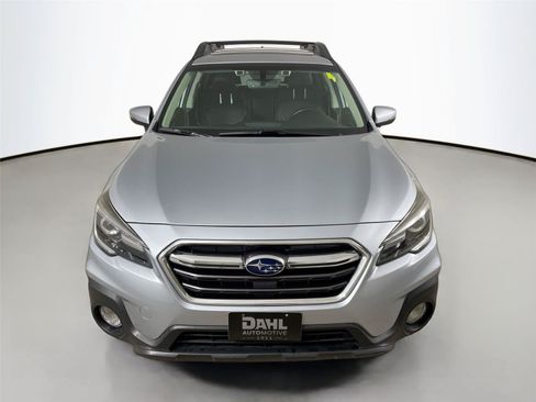Used 2019 Subaru Outback 2.5i Limited AWD/4WD image 3