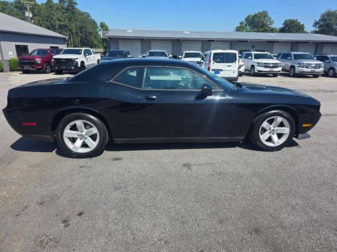 Used 2012 Dodge Challenger SXT RWD image 4