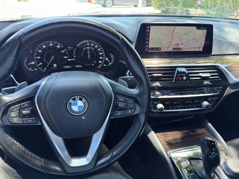 Used 2019 BMW 530e w/ Convenience Package RWD image 12