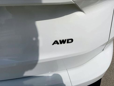 Used 2024 Nissan Rogue S AWD/4WD image 10