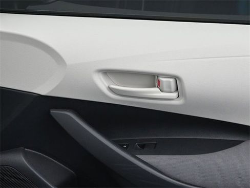 Used 2025 Toyota Corolla LE image 28