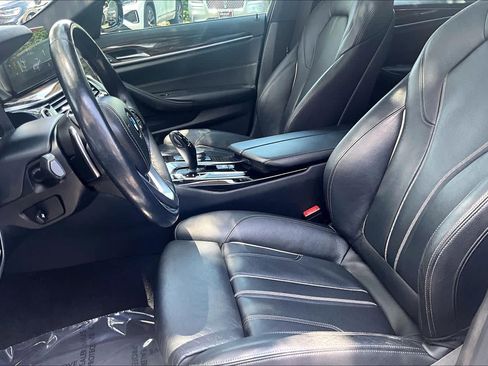 Used 2018 BMW 530i RWD image 9