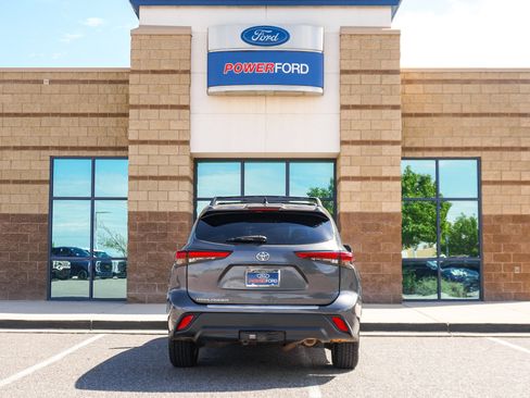 Used 2022 Toyota Highlander LE image 7
