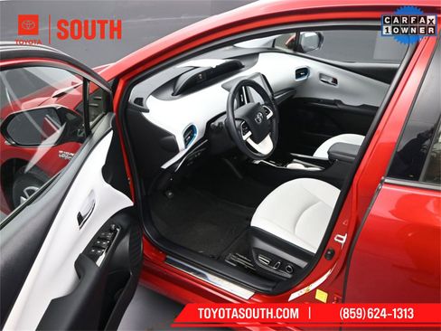 Used 2018 Toyota Prius Prime Advanced image 9