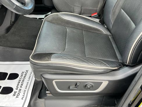 Used 2019 RAM 1500 Laramie AWD/4WD image 30