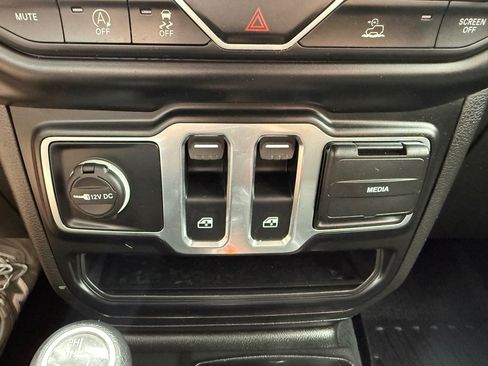 Used 2022 Jeep Wrangler Sport AWD/4WD image 30