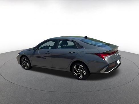 Used 2025 Hyundai Elantra SEL FWD image 10