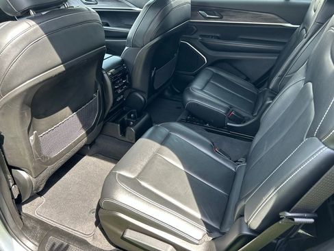 Used 2022 Jeep Grand Cherokee L Limited image 10