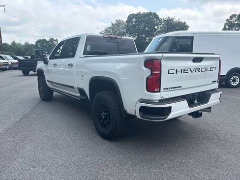 Used 2025 Chevrolet Silverado 2500 High Country w/ High Country Premium Package AWD/4WD image 7