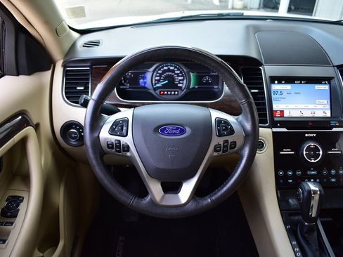 Used 2017 Ford Taurus Limited FWD image 35