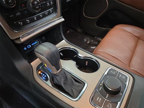 Used 2017 Jeep Grand Cherokee Summit w/ Platinum Series Group image 28